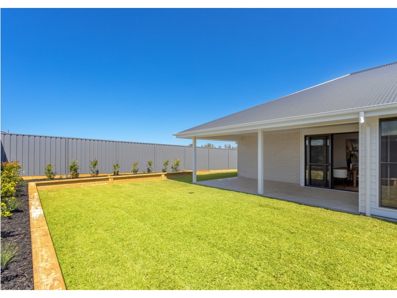 26 Viewmont Way, Old Bar NSW 2430