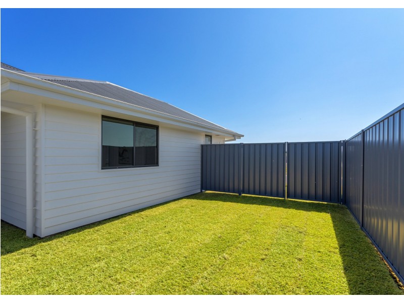 26 Viewmont Way, Old Bar NSW 2430