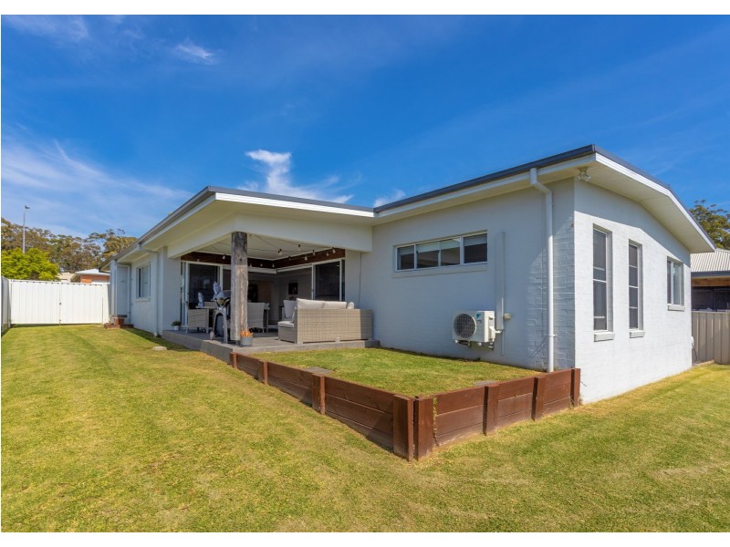 3 Kadungle Close, Wallabi Point NSW 2430