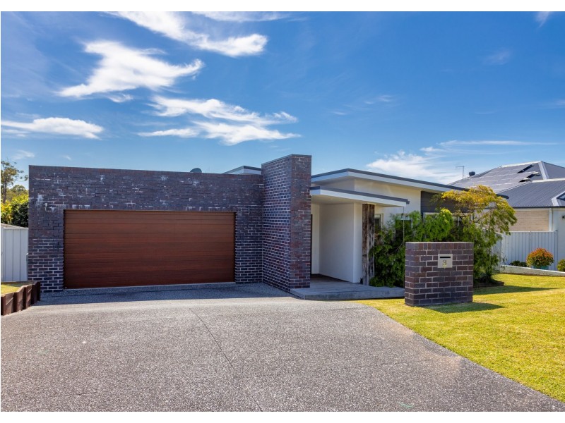 3 Kadungle Close, Wallabi Point NSW 2430