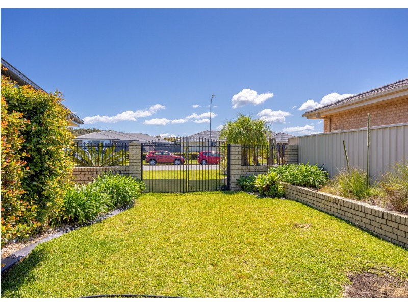 47 Bluehaven Drive, Old Bar NSW 2430