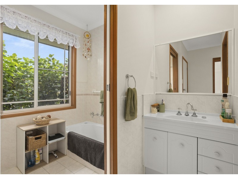 4 Gannet Crescent, Old Bar NSW 2430
