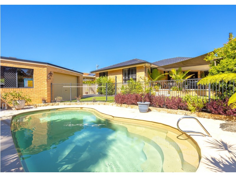 21 Ivy Crescent, Old Bar NSW 2430