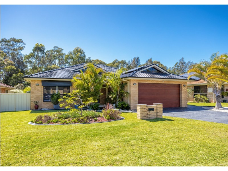 21 Ivy Crescent, Old Bar NSW 2430