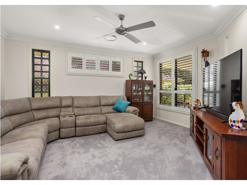 21 Ivy Crescent, Old Bar NSW 2430