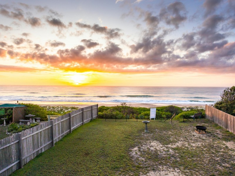 4 Lewis Street, Old Bar NSW 2430