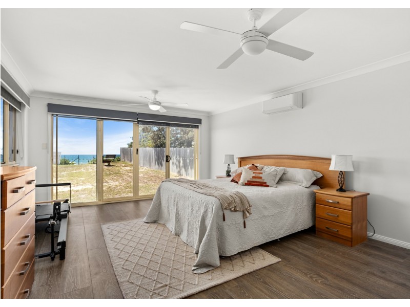4 Lewis Street, Old Bar NSW 2430