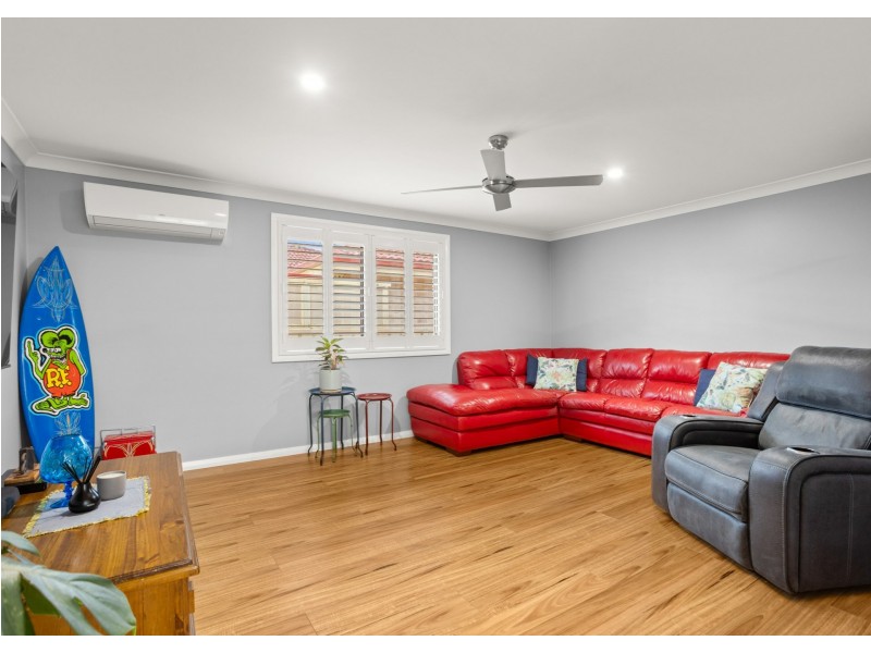 8 Albatross Way, Old Bar NSW 2430