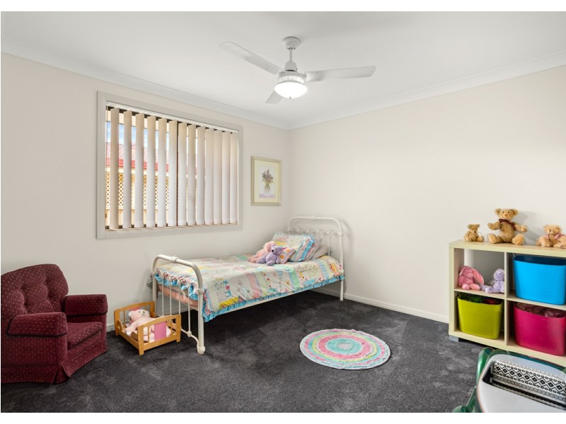 8 Albatross Way, Old Bar NSW 2430