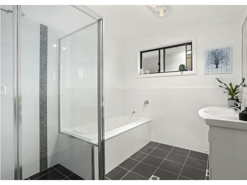 8 Albatross Way, Old Bar NSW 2430