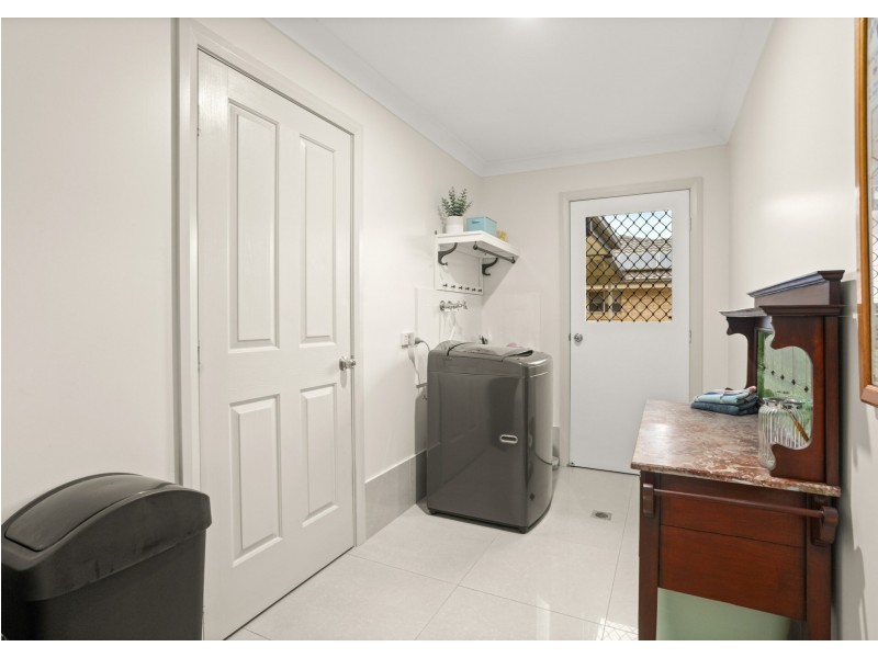 8 Albatross Way, Old Bar NSW 2430