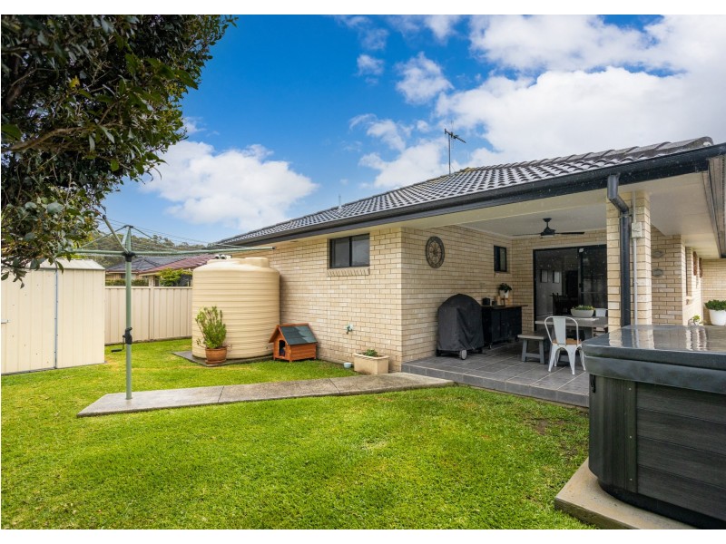 8 Albatross Way, Old Bar NSW 2430