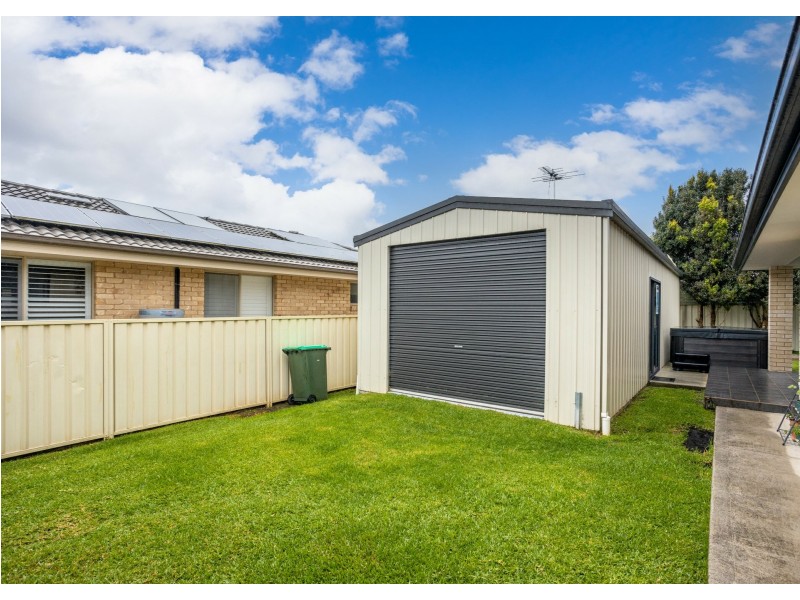 8 Albatross Way, Old Bar NSW 2430