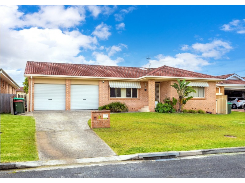 12 Molong Road, Old Bar NSW 2430