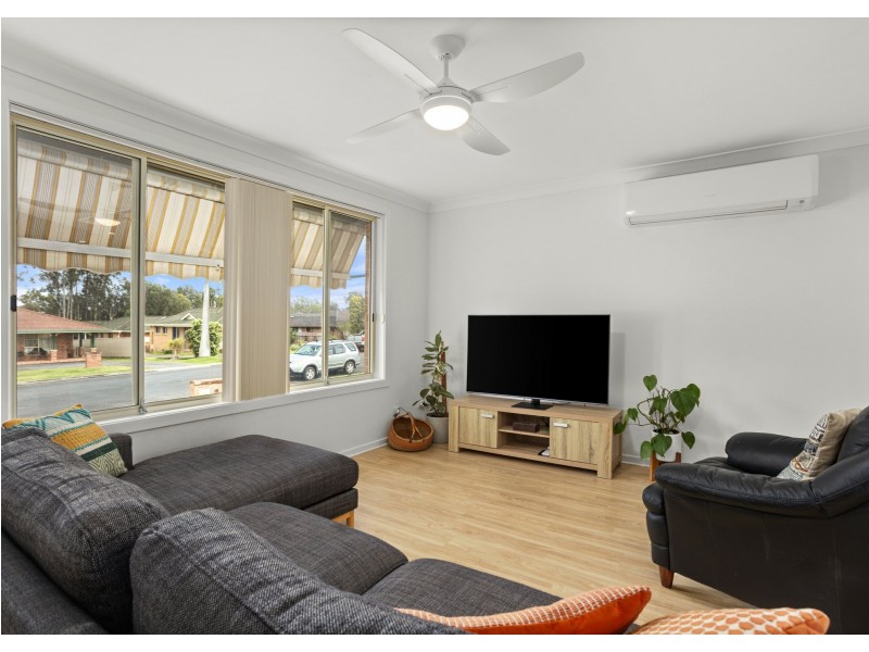 12 Molong Road, Old Bar NSW 2430
