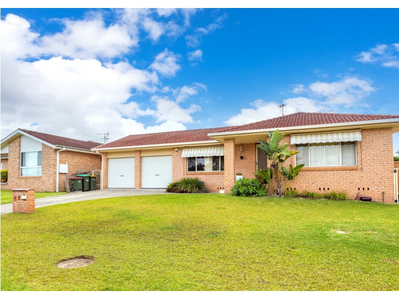 12 Molong Road, Old Bar NSW 2430