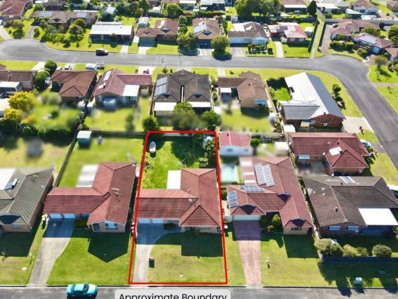12 Molong Road, Old Bar NSW 2430