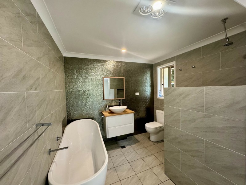 15 Scotts Road, Mitchells Island NSW 2430