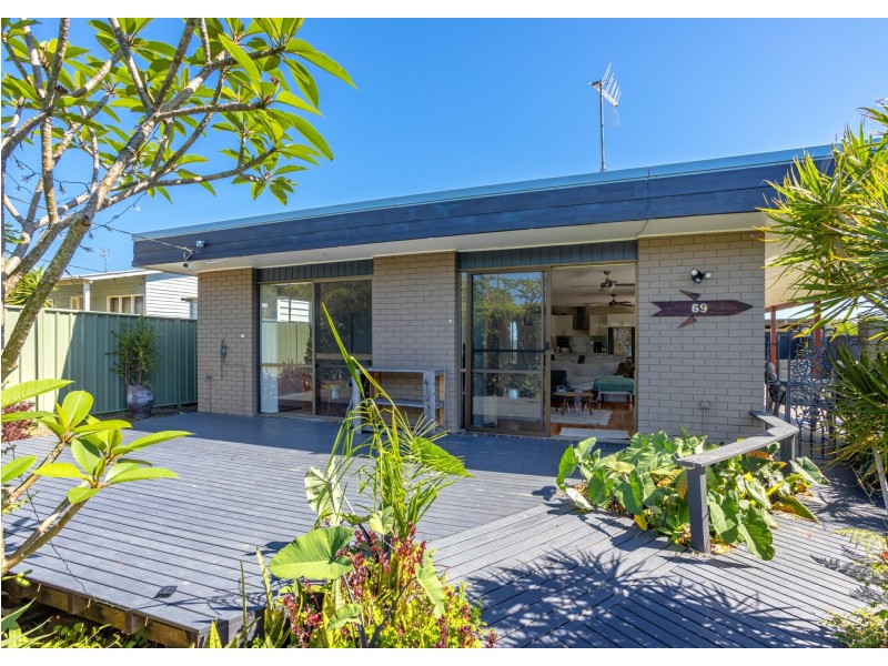 69 Old Bar Road, Old Bar NSW 2430