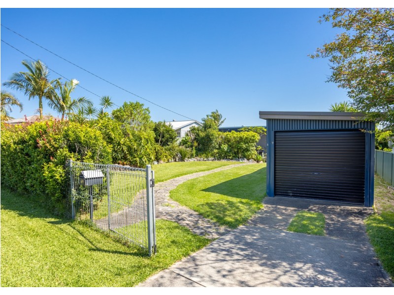 69 Old Bar Road, Old Bar NSW 2430