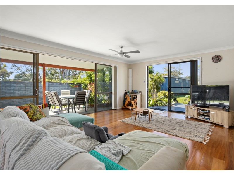 69 Old Bar Road, Old Bar NSW 2430