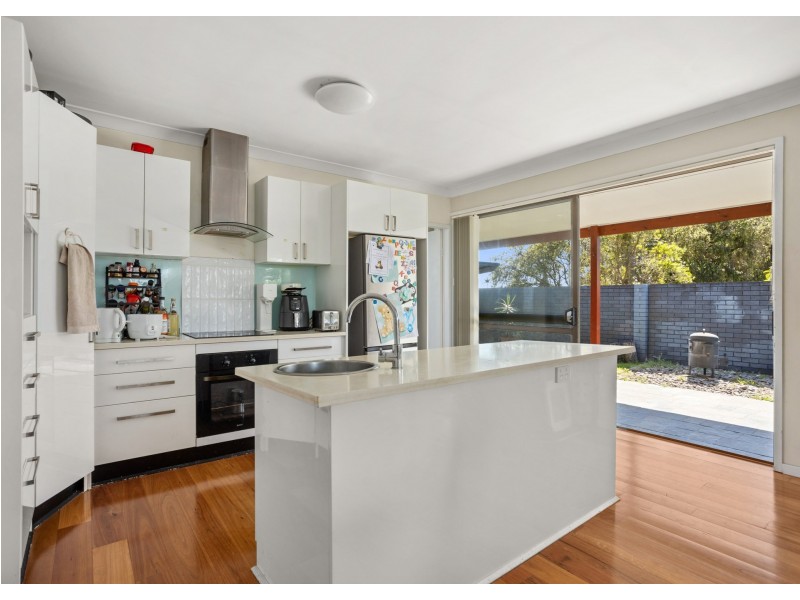 69 Old Bar Road, Old Bar NSW 2430