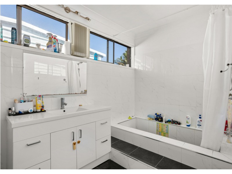 69 Old Bar Road, Old Bar NSW 2430