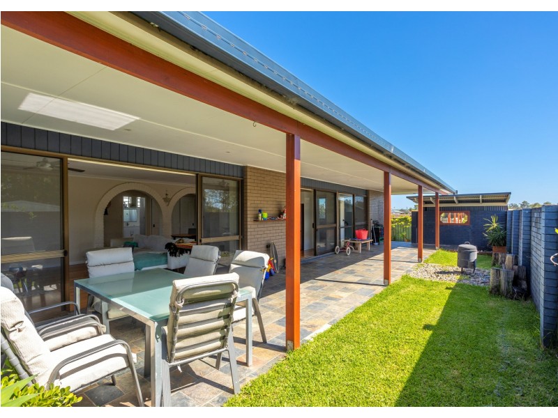 69 Old Bar Road, Old Bar NSW 2430