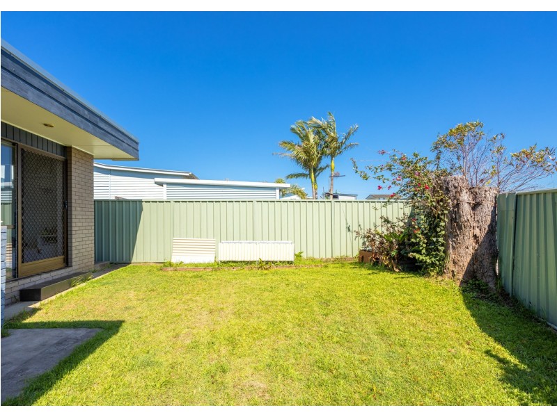 69 Old Bar Road, Old Bar NSW 2430