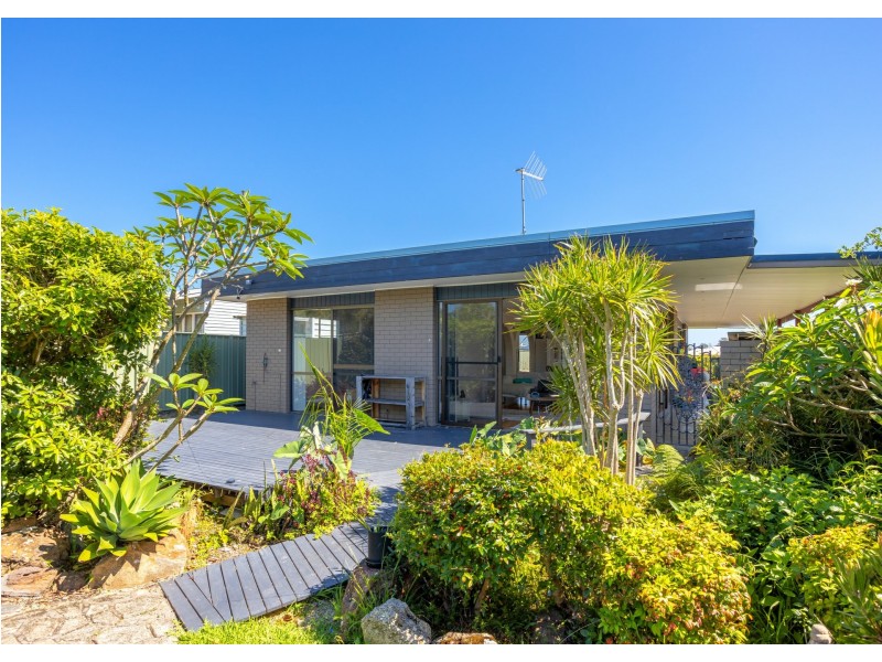 69 Old Bar Road, Old Bar NSW 2430
