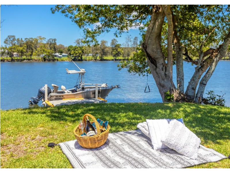 319 Manning Point Road, Oxley Island NSW 2430