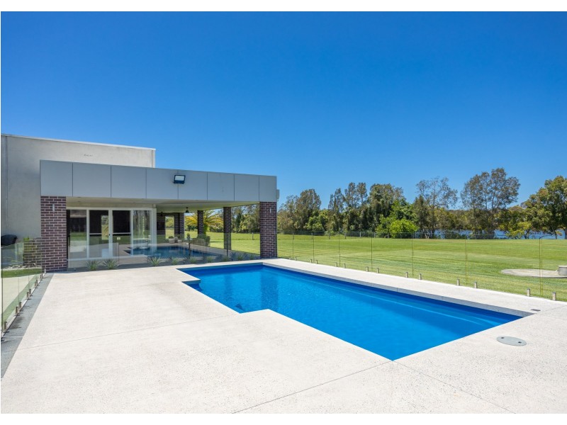 319 Manning Point Road, Oxley Island NSW 2430