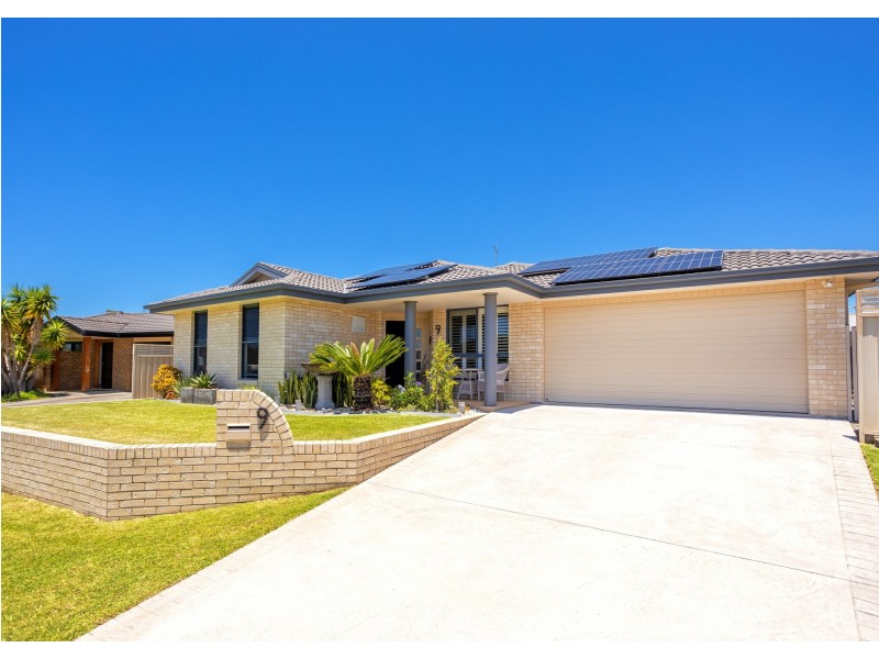 9 Yellowfin Avenue, Old Bar NSW 2430
