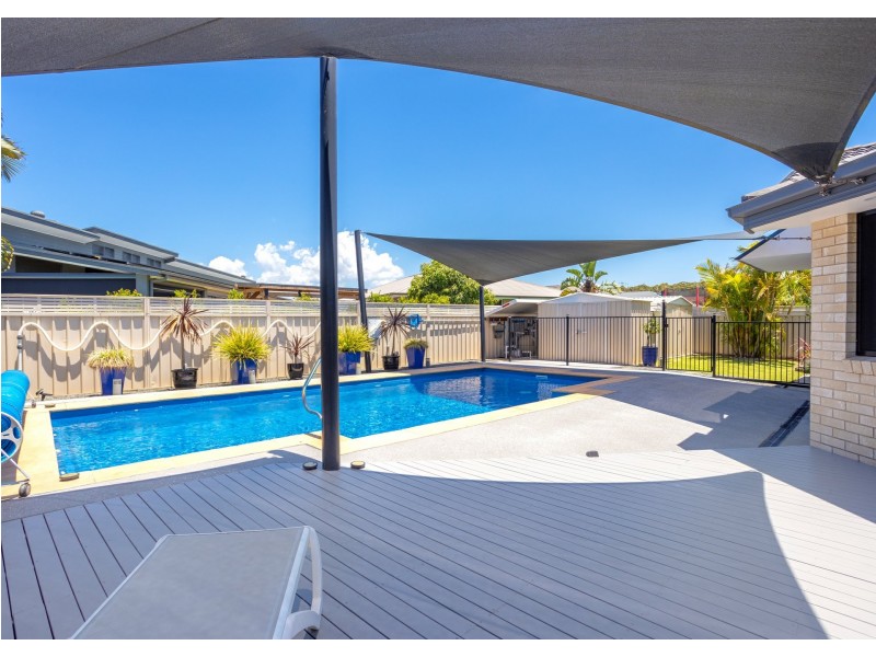 9 Yellowfin Avenue, Old Bar NSW 2430