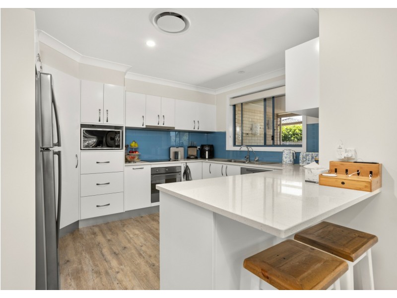 9 Yellowfin Avenue, Old Bar NSW 2430