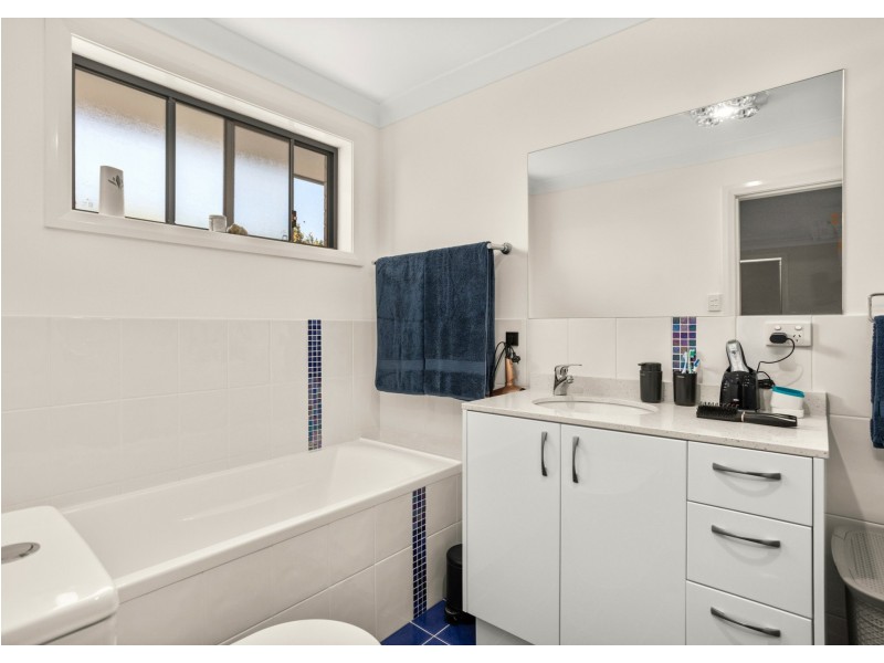 9 Yellowfin Avenue, Old Bar NSW 2430
