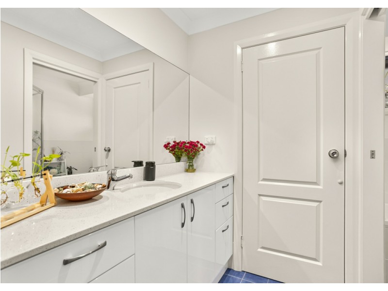 9 Yellowfin Avenue, Old Bar NSW 2430