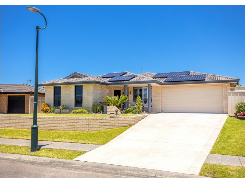 9 Yellowfin Avenue, Old Bar NSW 2430