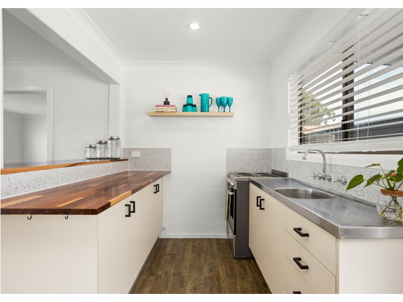 7 Molong Road, Old Bar NSW 2430