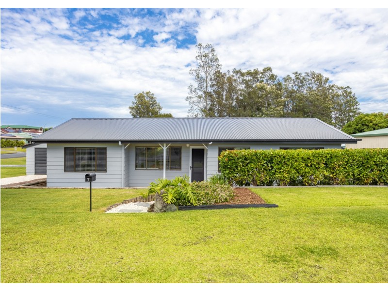 7 Molong Road, Old Bar NSW 2430