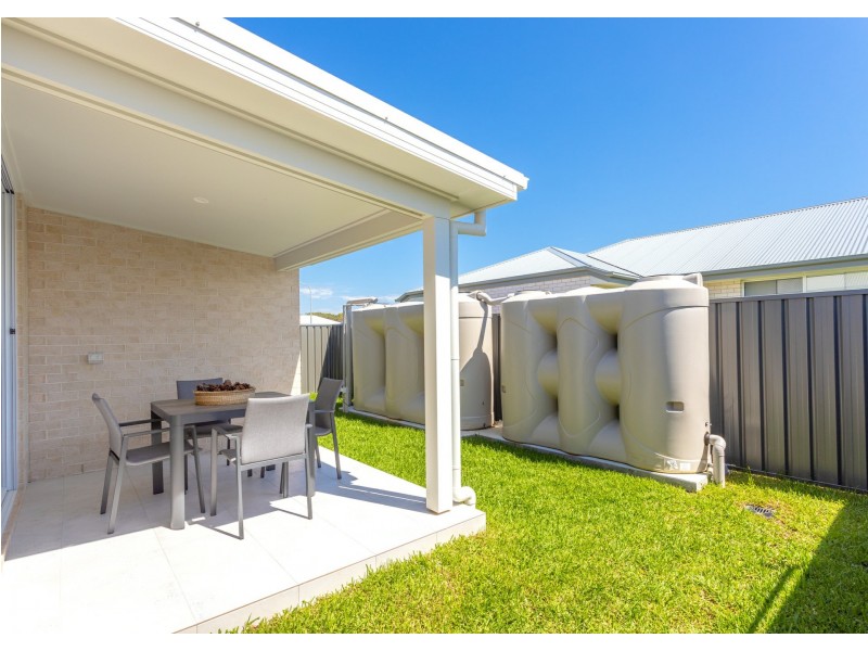 12 Driftwood Boulevard, Old Bar NSW 2430