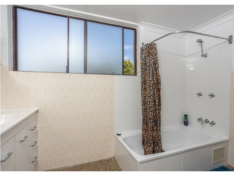 31 Old Bar Road, Old Bar NSW 2430