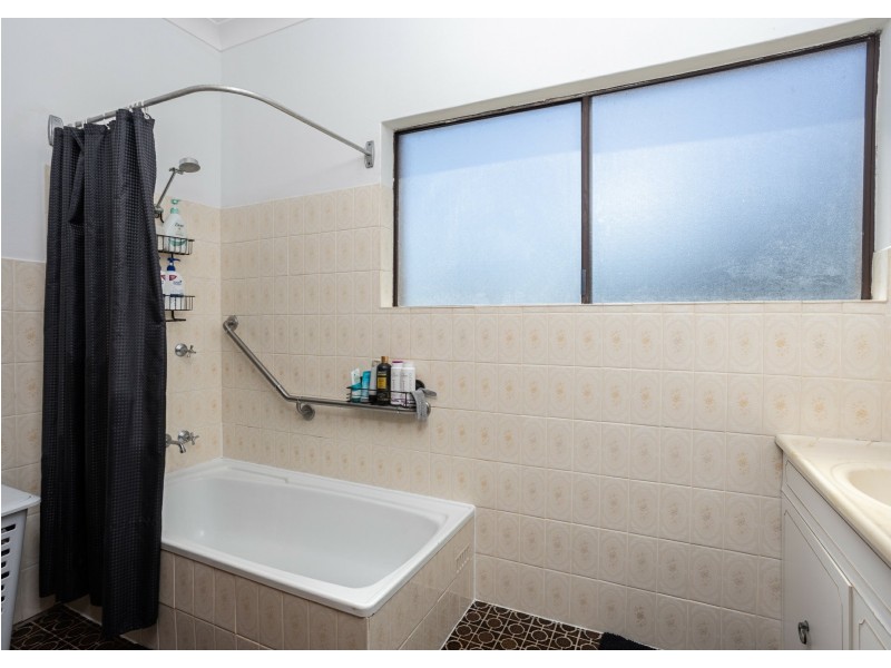 31 Old Bar Road, Old Bar NSW 2430