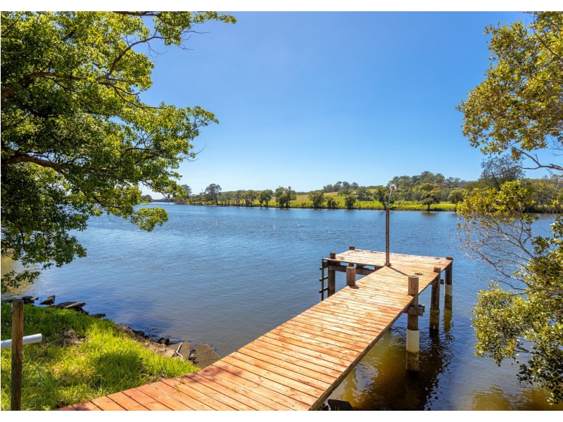 40-42 Weeks Lane, Oxley Island NSW 2430