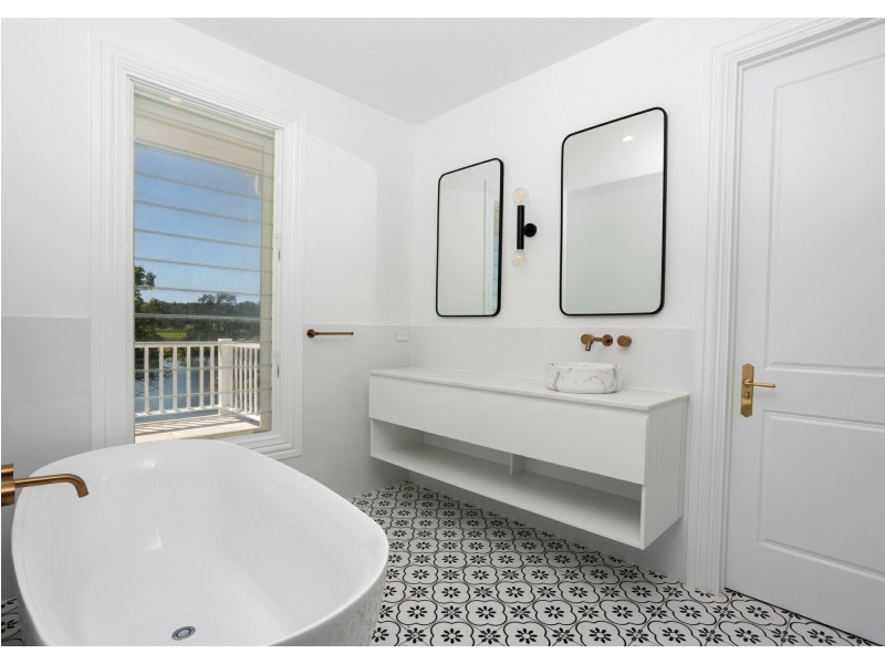 40-42 Weeks Lane, Oxley Island NSW 2430