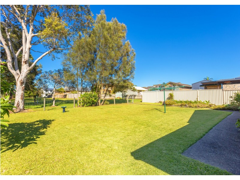 9 Suni Drive, Old Bar NSW 2430