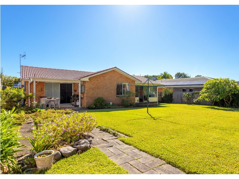 9 Suni Drive, Old Bar NSW 2430