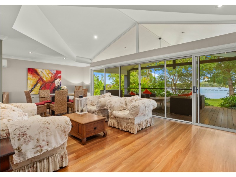38 Allan Lane, Oxley Island NSW 2430