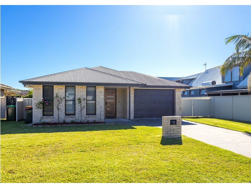 7 Flagtail Avenue, Old Bar NSW 2430