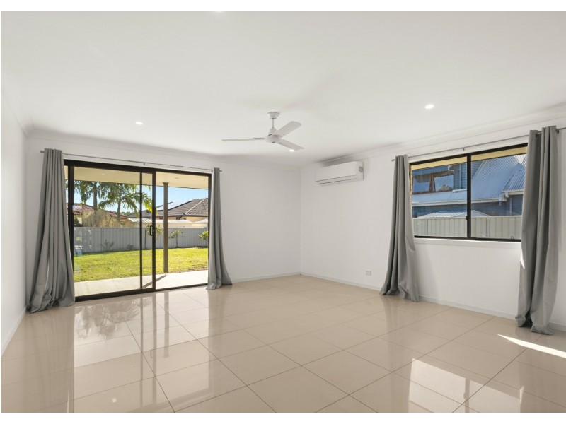 7 Flagtail Avenue, Old Bar NSW 2430